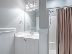 Studio (3 Bedrooms) | Property amenity