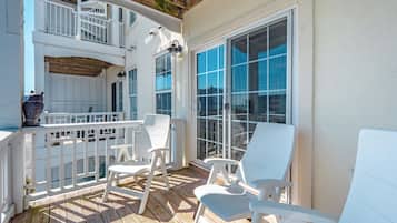 Studio (3 Bedrooms) | Property amenity