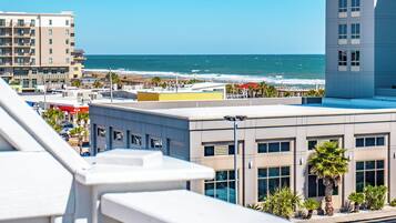 Studio (3 Bedrooms) | Property amenity
