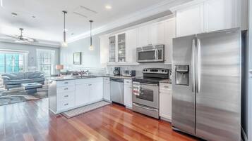 Studio (3 Bedrooms) | Property amenity