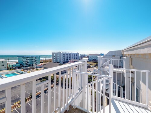 Family Tides by Carolina Retreats