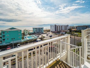 Studio (3 Bedrooms) | Property amenity