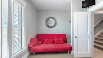 Studio (3 Bedrooms) | Fasilitas properti