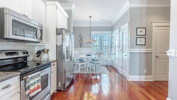 Studio (3 Bedrooms) | Tiện nghi, dịch vụ nơi lưu trú