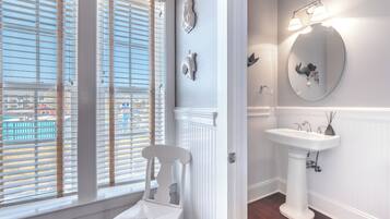 Studio (3 Bedrooms) | Property amenity
