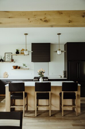 Microonde, forno, piano cottura, lavastoviglie