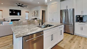 Studio (5 Bedrooms) | Property amenity