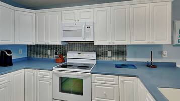 Studio (4 Bedrooms) | Property amenity
