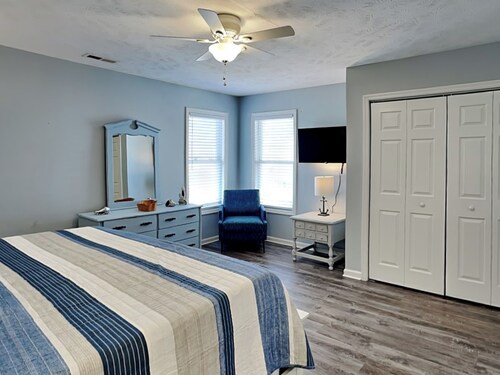 The Twisted Pelican by Topsail Realty