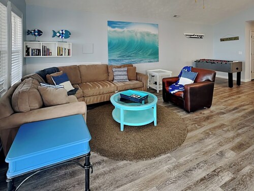 The Twisted Pelican by Topsail Realty