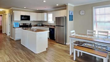 Studio (3 Bedrooms) | Property amenity