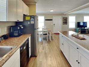 Studio (3 Bedrooms) | Property amenity