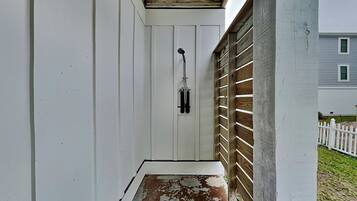 Studio (5 Bedrooms) | Property amenity