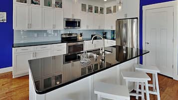 Studio (5 Bedrooms) | Property amenity