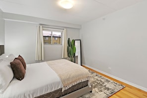 Standard Apartment, 1 Bedroom, Non Smoking, Pets Allowed | Desk, iron/ironing board, free WiFi