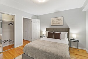 Standard Apartment, 1 Bedroom, Non Smoking, Pets Allowed | Desk, iron/ironing board, free WiFi