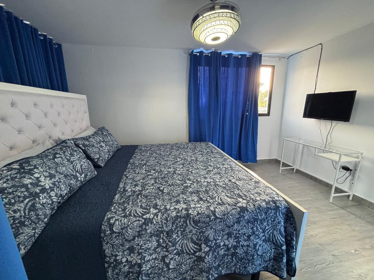 Estudio Confort, balcón, vista al jardín | Cortinas blackout, tabla de planchar con plancha y wifi gratis 