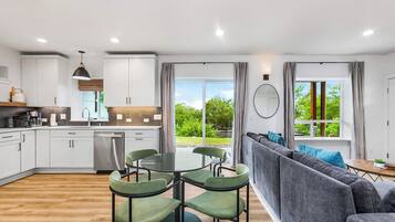 Family House, Bay View | In-room dining