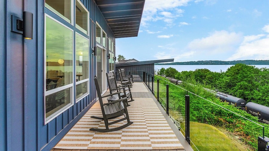 Stonegrove Residence