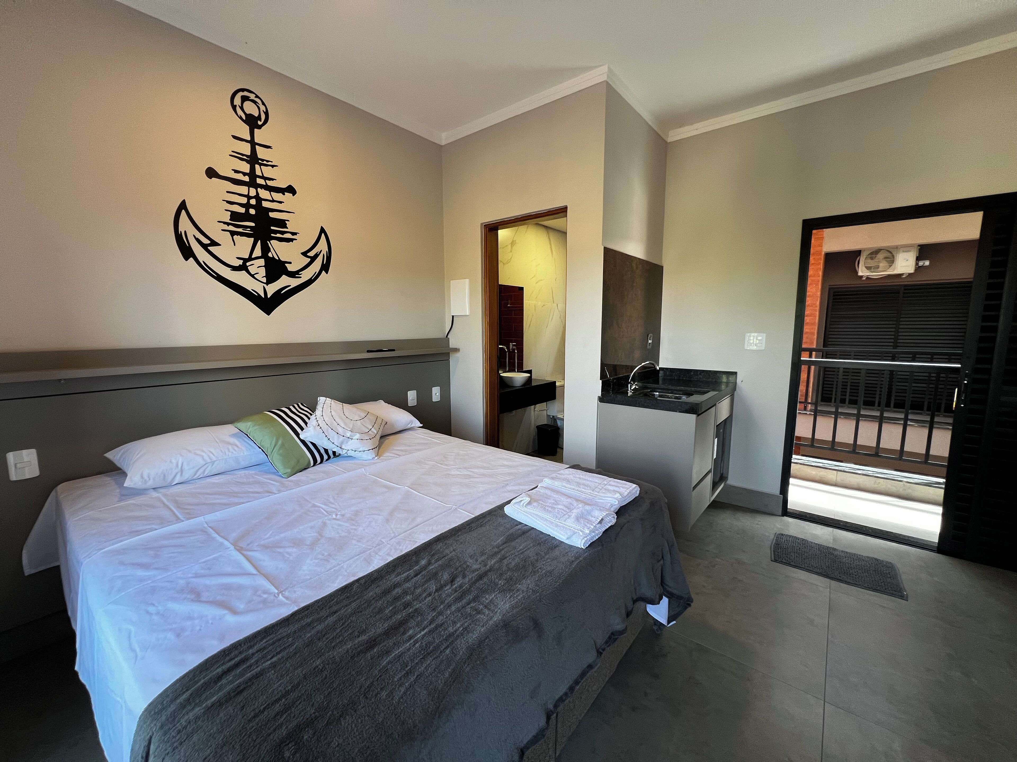 Comfort Room | Desk, iron/ironing board, free WiFi, bed sheets