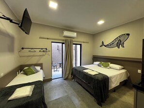 Comfort Room | Desk, iron/ironing board, free WiFi