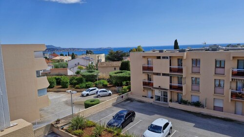 Plages et centre ville à pied ! Grand studio vue sur mer