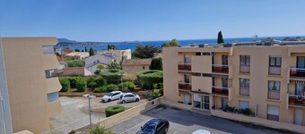 Beaches and town center on foot! Large studio with sea view