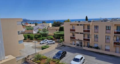 Plages et centre ville Ă pied ! Grand studio vue sur mer