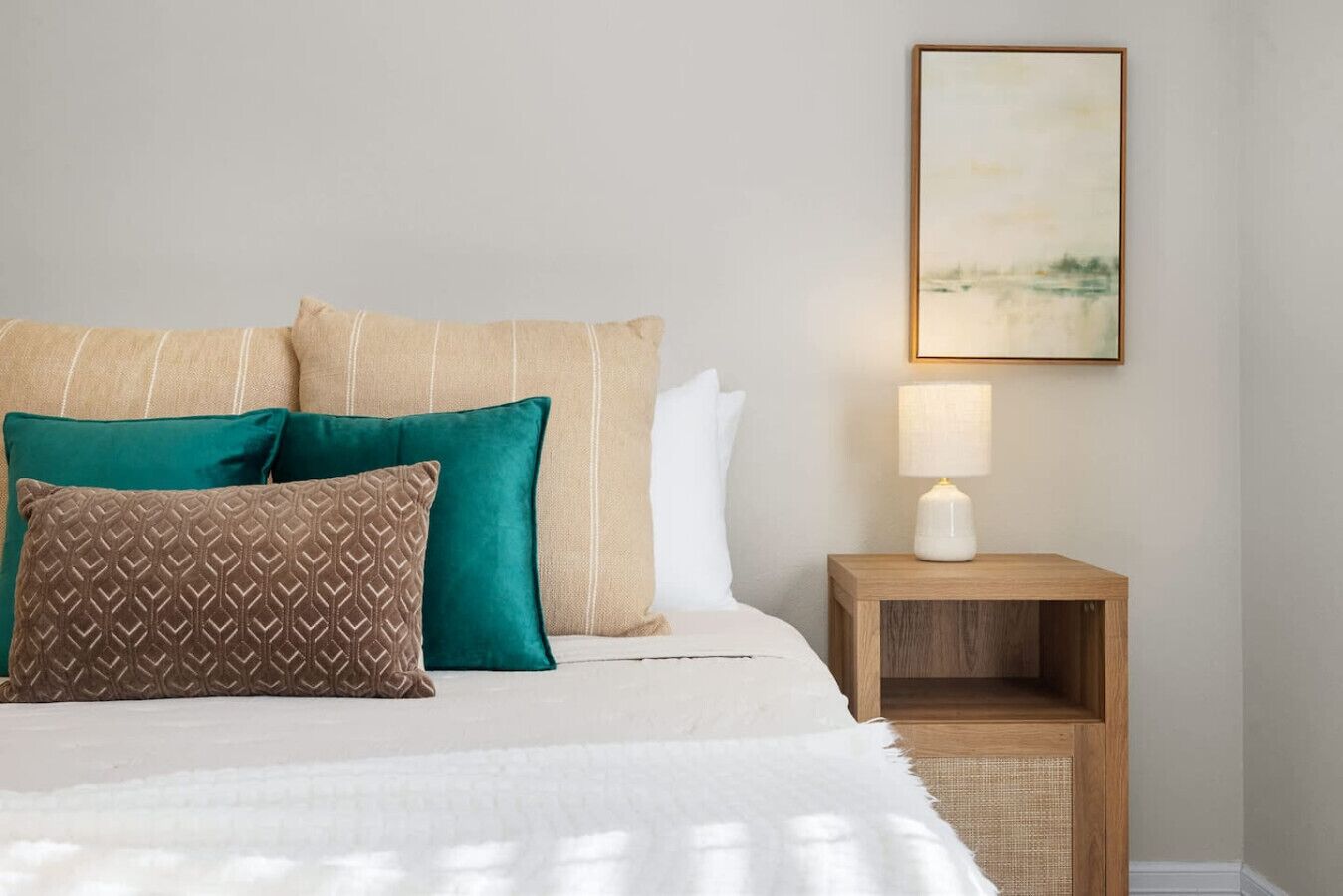 4 bedrooms, desk, iron/ironing board, travel crib