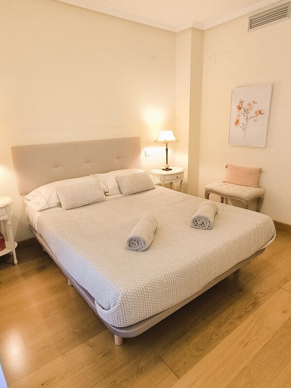 2 bedrooms, iron/ironing board, free WiFi, bed sheets