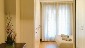 2 slaapkamers, een strijkplank/strijkijzer, gratis wifi, beddengoed