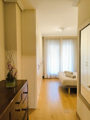 2 bedrooms, iron/ironing board, free WiFi, bed sheets - Agustina's Site (Zaragoza)