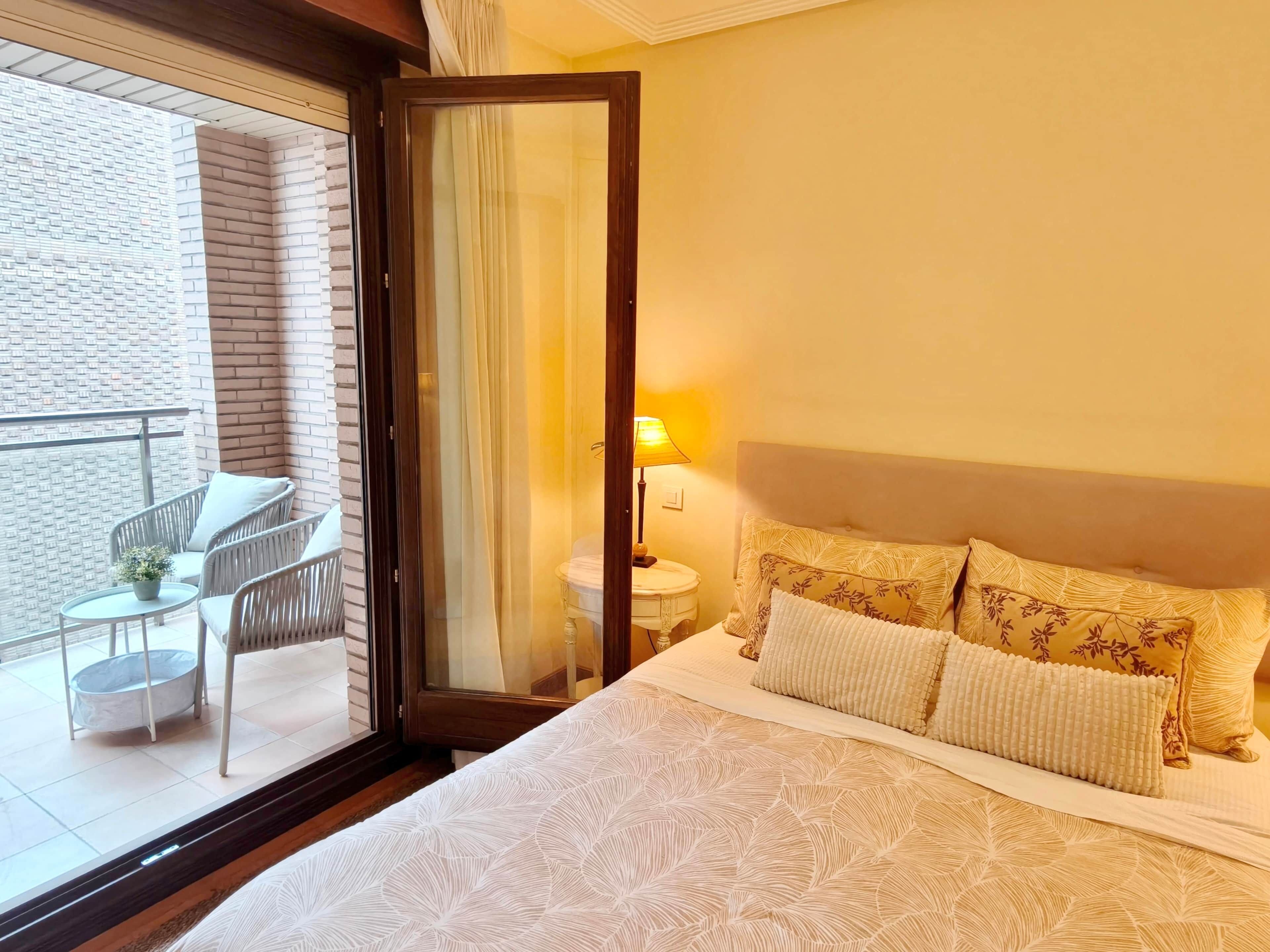 2 slaapkamers, een strijkplank/strijkijzer, gratis wifi, beddengoed