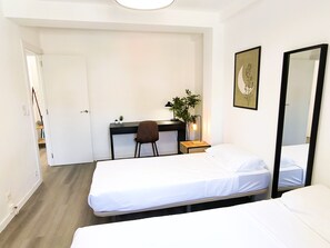 3 makuuhuonetta, silitysrauta/-lauta, ilmainen Wi-Fi, vuodevaatteet