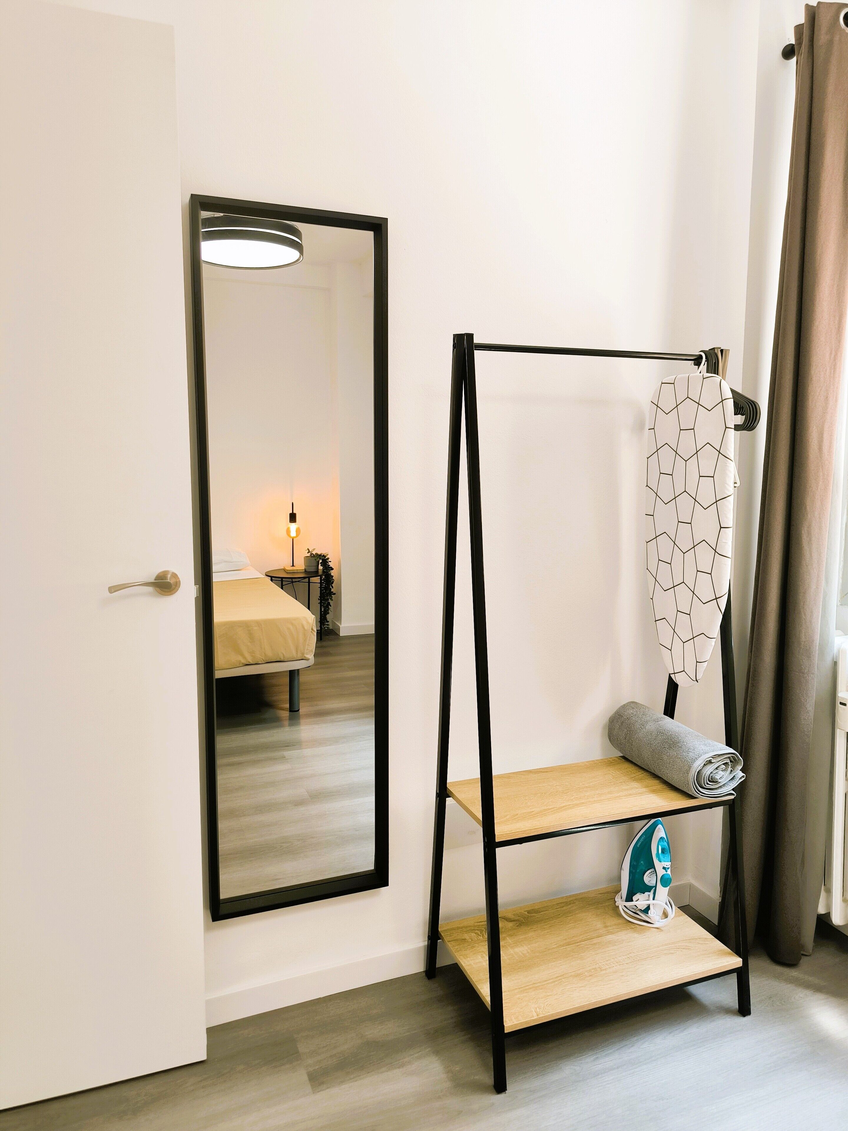 3 slaapkamers, een strijkplank/strijkijzer, gratis wifi, beddengoed