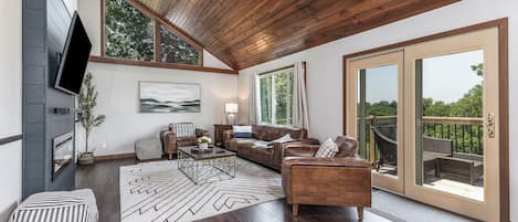 Smart TV, fireplace, table football, ping pong