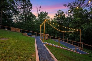 Property grounds - Fox & Hound Getaway: Sauna, Hot Tub, Dogs, Game Night! (Mount Jackson)