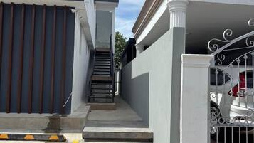 المنشأة من الخارج