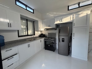 Estudio Deluxe, vista a la ciudad | Cocina privada