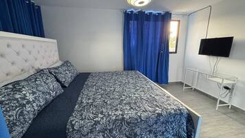 Deluxe Studio, City View | Iron/ironing board, free WiFi