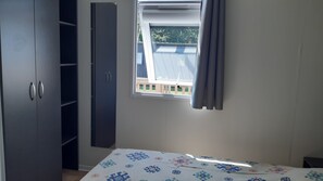 2 bedrooms, iron/ironing board