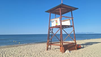 På stranden