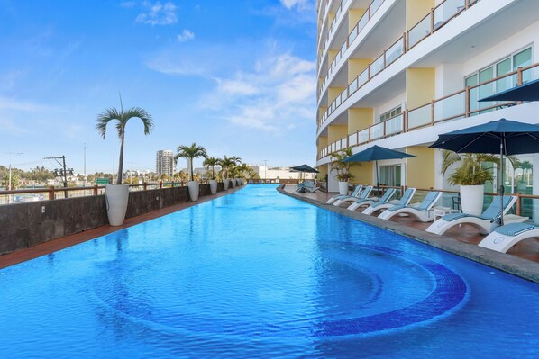 Outdoor pool, a heated pool