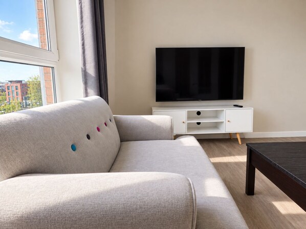 Living room, TV, Seating Area, Coffee table