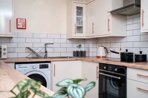 Fridge, microwave, oven, stovetop