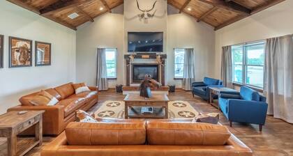 Gather, Explore, Relax: Family Retreat w/ Pool + River Access