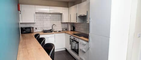 Fridge, microwave, oven, stovetop