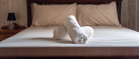 3 slaapkamers, een strijkplank/strijkijzer, gratis wifi, beddengoed