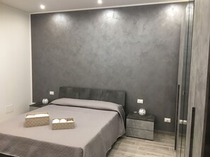 2 室のベッドルーム、アイロン / アイロン台、WiFi、ベッドシーツ