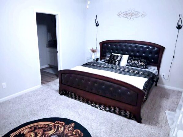 1 dormitorio, tabla de planchar con plancha, wifi y ropa de cama